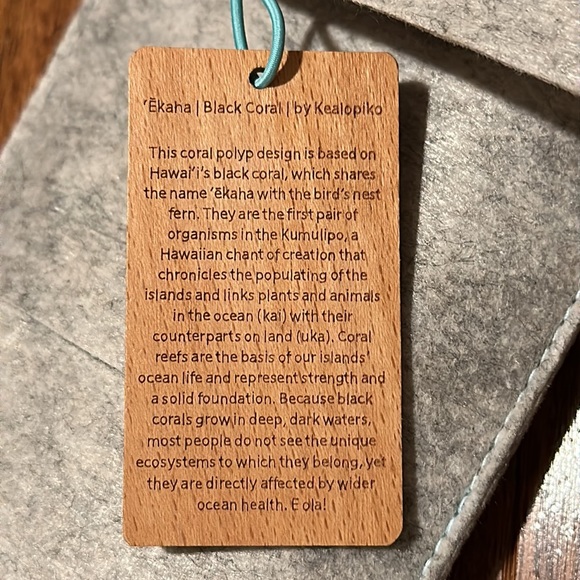 Hawaiian Airlines first class amenities kit—incomplete - Picture 4 of 5